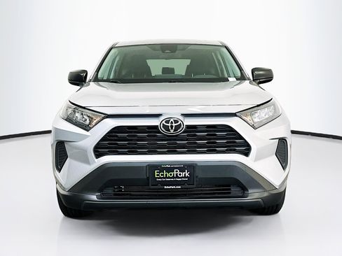 Used 2022 Toyota RAV4 LE image 2
