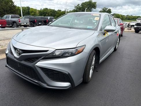 Used 2024 Toyota Camry SE FWD image 2
