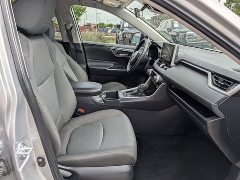 Used 2025 Toyota RAV4 XLE FWD image 31