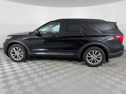 Used 2023 Ford Explorer XLT w/ Equipment Group 202A AWD/4WD image 4