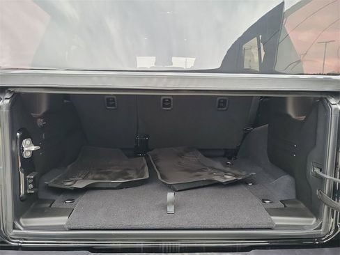 Used 2025 Jeep Wrangler Willys image 11
