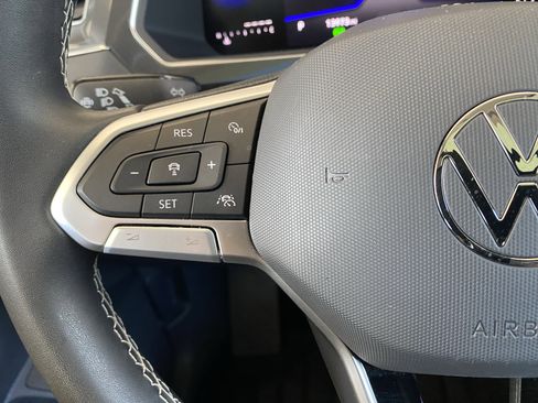 Used 2023 Volkswagen Tiguan SE w/ Panoramic Sunroof Package FWD image 6