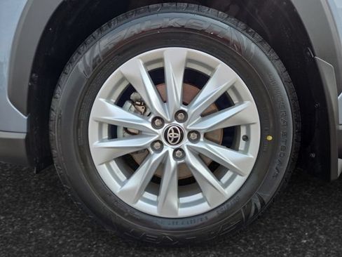 Certified 2023 Toyota Corolla Cross LE AWD/4WD image 4