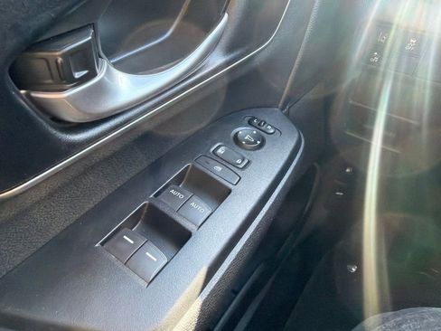 Used 2019 Honda CR-V EX image 17