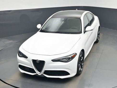 Used 2018 Alfa Romeo Giulia Ti Sport w/ Quick Order Package 22S Sport image 39