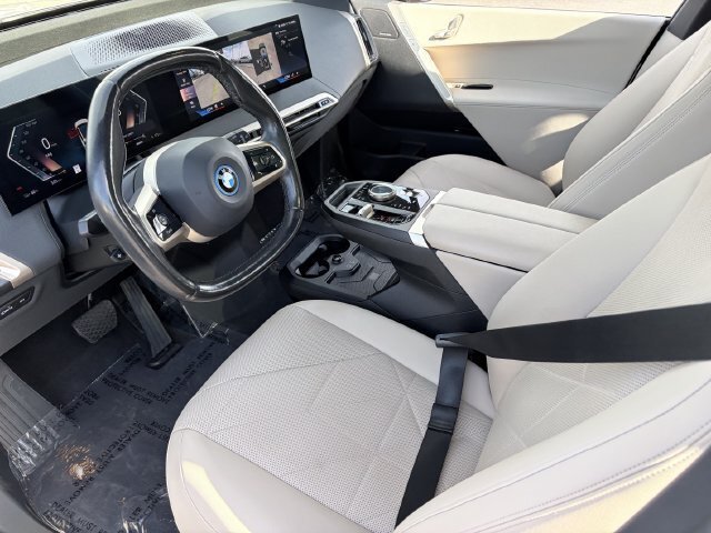 Used 2024 BMW iX xDrive50 w/ Sport Package AWD/4WD image 20