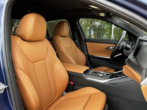 Used 2023 BMW 330i Sedan w/ Premium Package image 25