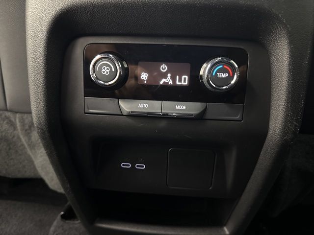 Used 2026 Chevrolet Traverse LT FWD image 25