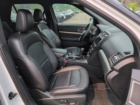 Certified 2018 Ford Explorer XLT w/ Equipment Group 202A AWD/4WD image 15