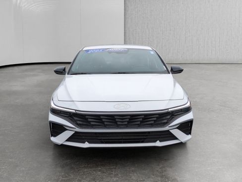 Used 2025 Hyundai Elantra Sport FWD image 2