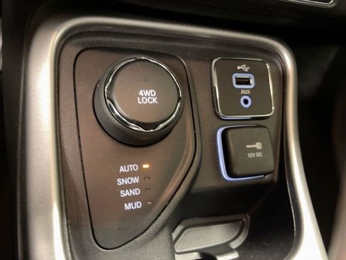 Used 2018 Jeep Compass Latitude w/ Cold Weather Group image 27