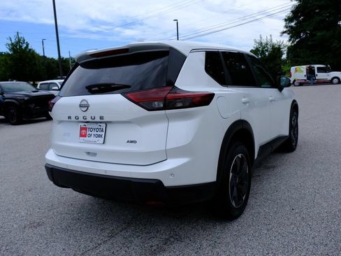 Used 2025 Nissan Rogue SV AWD/4WD image 3