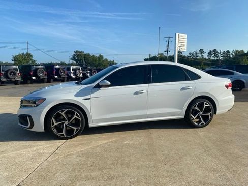 Used 2020 Volkswagen Passat 2.0T R-Line FWD image 11