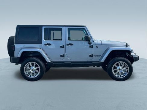 Used 2016 Jeep Wrangler Unlimited Sahara AWD/4WD image 9