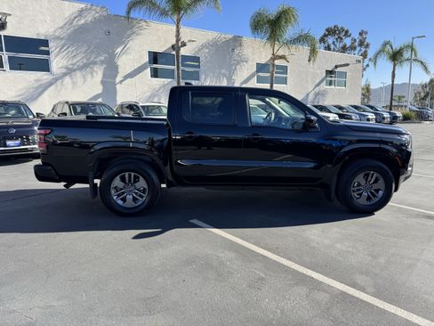 Used 2026 Nissan Frontier SV w/ SV Convenience Package RWD image 9