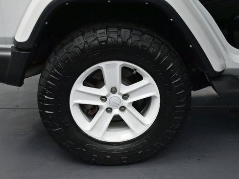 Used 2022 Jeep Wrangler Unlimited Sahara w/ LED Lighting Group AWD/4WD image 33