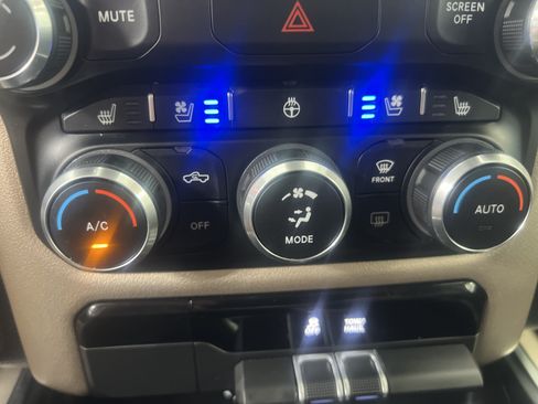 Used 2022 RAM 1500 Laramie AWD/4WD image 23
