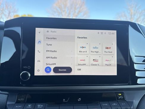 Used 2025 Toyota Camry SE image 31