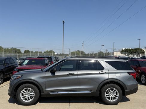 New 2025 Ford Explorer Active w/ Active Comfort Package image 26