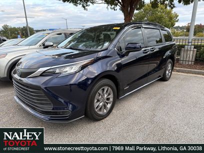 Used 2021 Toyota Sienna LE w/ LE Plus Package