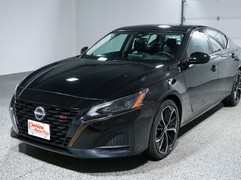 Used 2024 Nissan Altima 2.5 SR FWD image 29