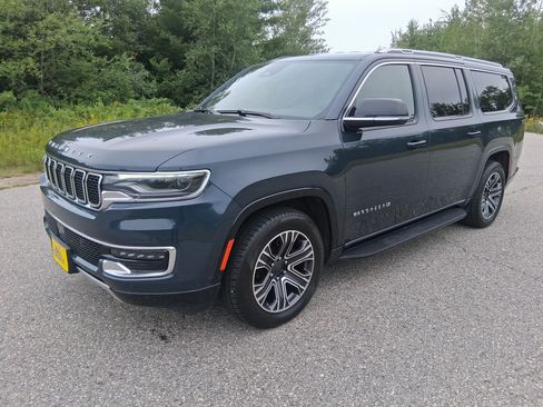 Used 2024 Jeep Wagoneer L Series II w/ Flexible Seating Group AWD/4WD image 1