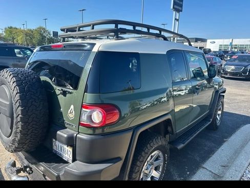 Used 2014 Toyota FJ Cruiser 4WD w/ Upgrade Package image 3