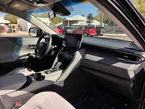 Used 2023 Toyota Venza LE AWD/4WD image 28