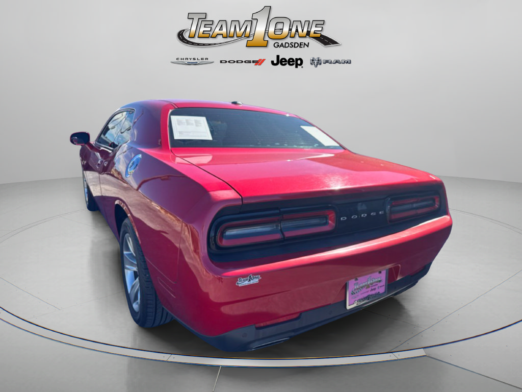 Used 2015 Dodge Challenger SXT w/ Driver Convenience Group RWD image 5