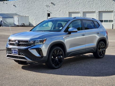 Certified 2024 Volkswagen Taos SE image 6