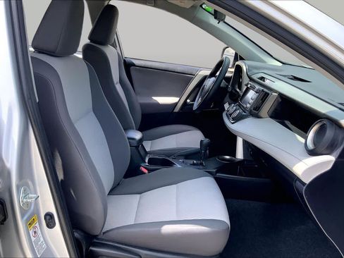 Used 2015 Toyota RAV4 LE FWD image 9