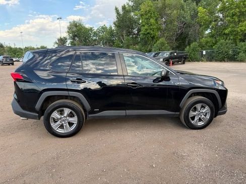 Used 2022 Toyota RAV4 LE AWD/4WD image 7