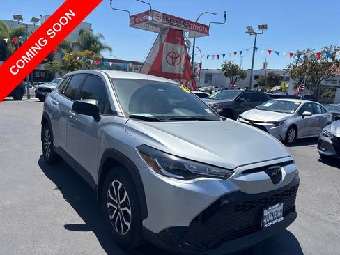 Used 2025 Toyota Corolla Cross AWD Hybrid image 2