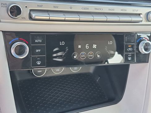 Used 2025 Genesis G70 2.5T RWD image 19