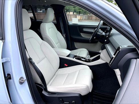 Used 2026 Volvo XC40 B5 Plus w/ Protection Package Premier image 9