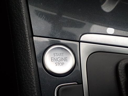 Used 2020 Volkswagen Golf 4-Door image 28