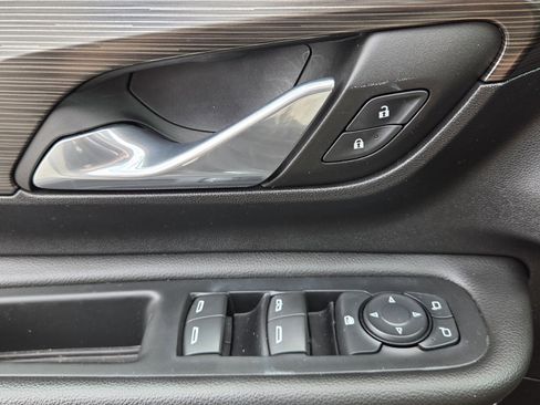 Used 2024 GMC Terrain SLE w/ Driver Convenience Package image 13