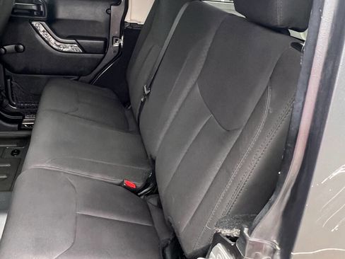 Used 2018 Jeep Wrangler Unlimited Sport w/ Connectivity Group AWD/4WD image 12