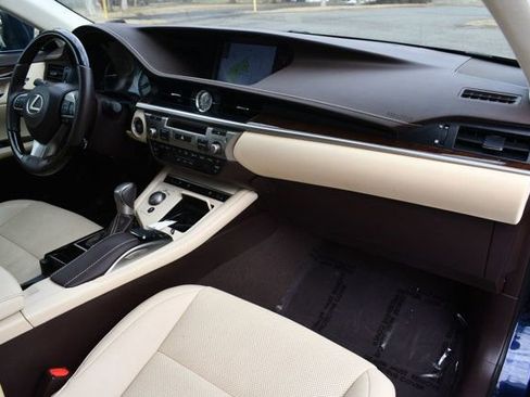 Used 2017 Lexus ES 350 w/ Navigation System Package image 31