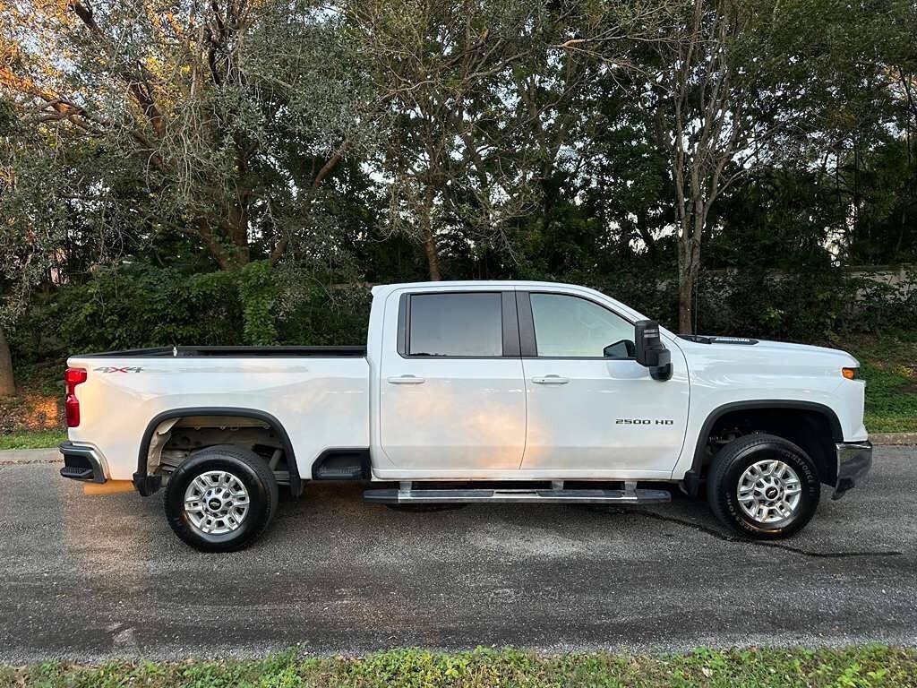Used 2025 Chevrolet Silverado 2500 LT w/ Convenience Package AWD/4WD image 8