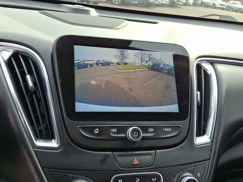 Used 2018 Chevrolet Malibu Premier w/ Premier Sun and Wheel Package image 18