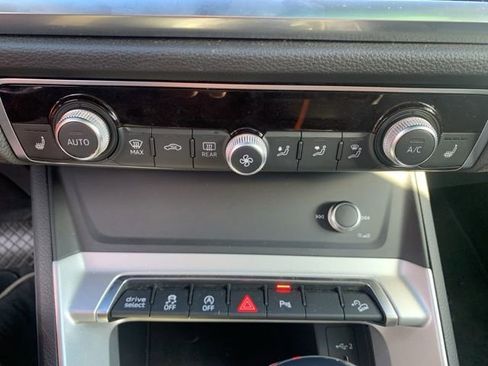 Used 2025 Audi Q3 2.0T Premium image 29