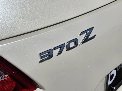 Used 2010 Nissan 370Z Roadster RWD image 31