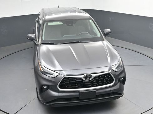 Used 2022 Toyota Highlander LE image 31