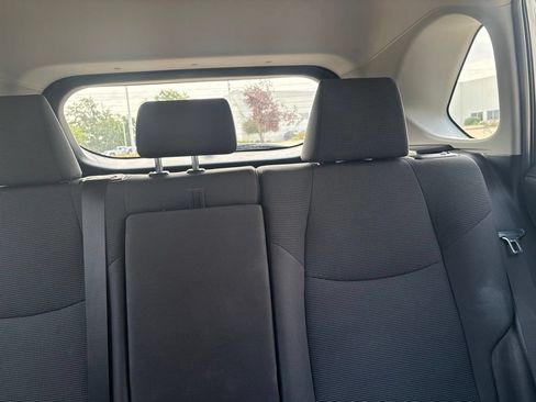 Used 2019 Toyota RAV4 LE FWD image 17