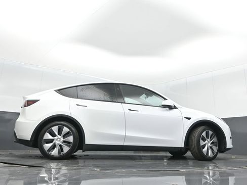 Used 2024 Tesla Model Y Long Range image 30