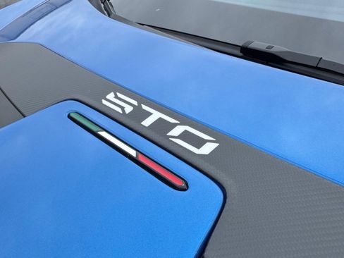 Used 2022 Lamborghini Huracan STO image 5