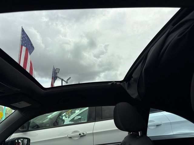 Used 2013 Volkswagen Beetle Turbo FWD image 26