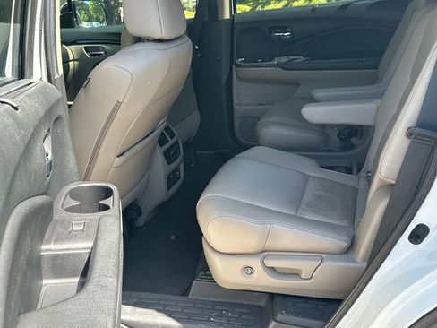 Used 2021 Honda Pilot Touring image 11
