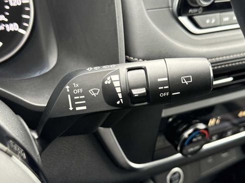 Used 2023 Nissan Rogue SV AWD/4WD image 10